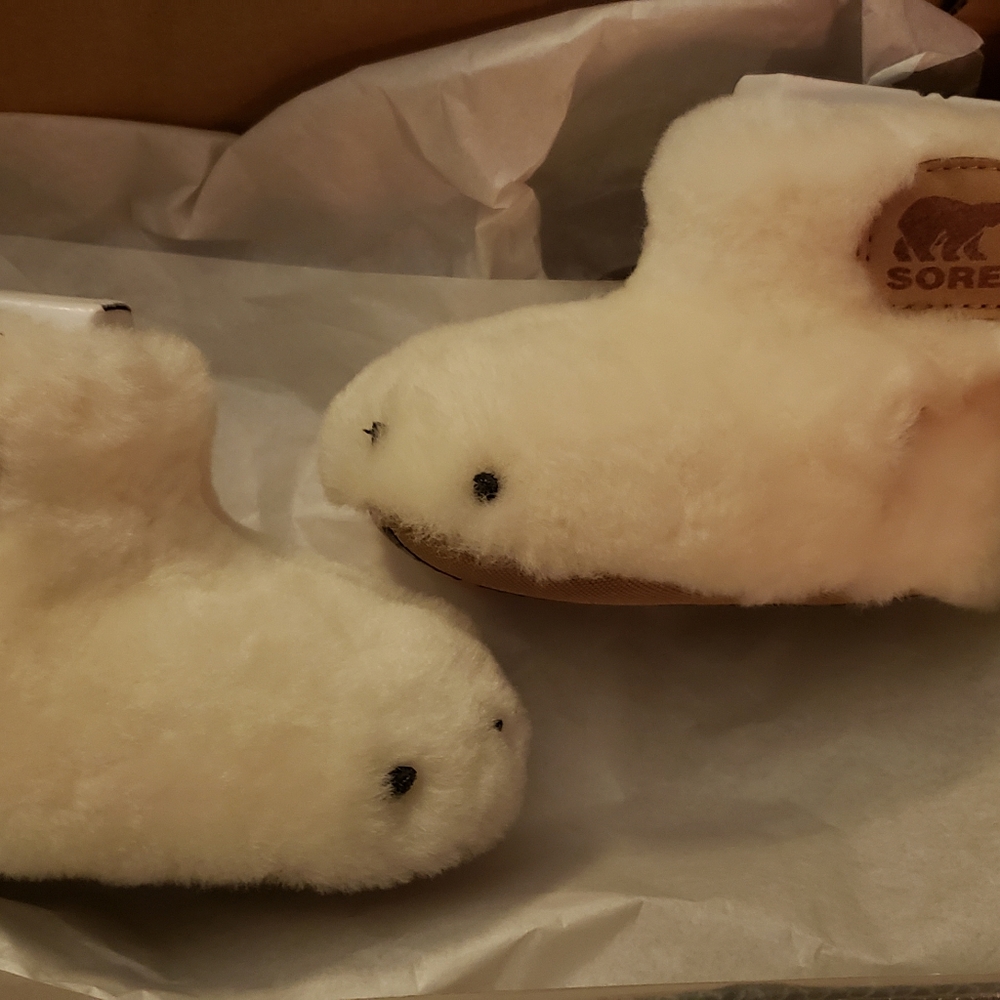 New in Box - Toddler Sorel Bear Paw Slippers, 4